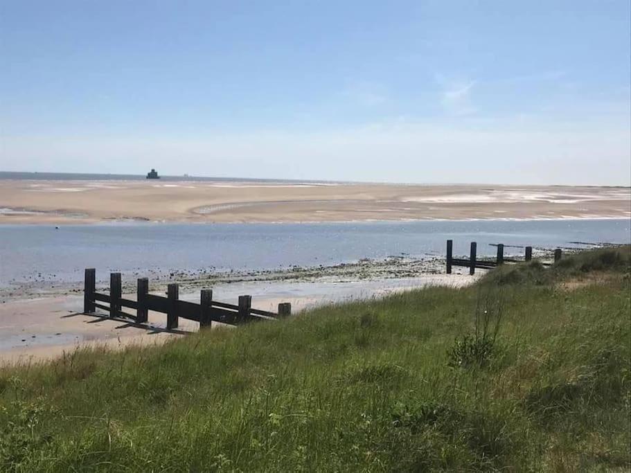 Seafront Apartment With Stunning Views Cleethorpes Exterior foto
